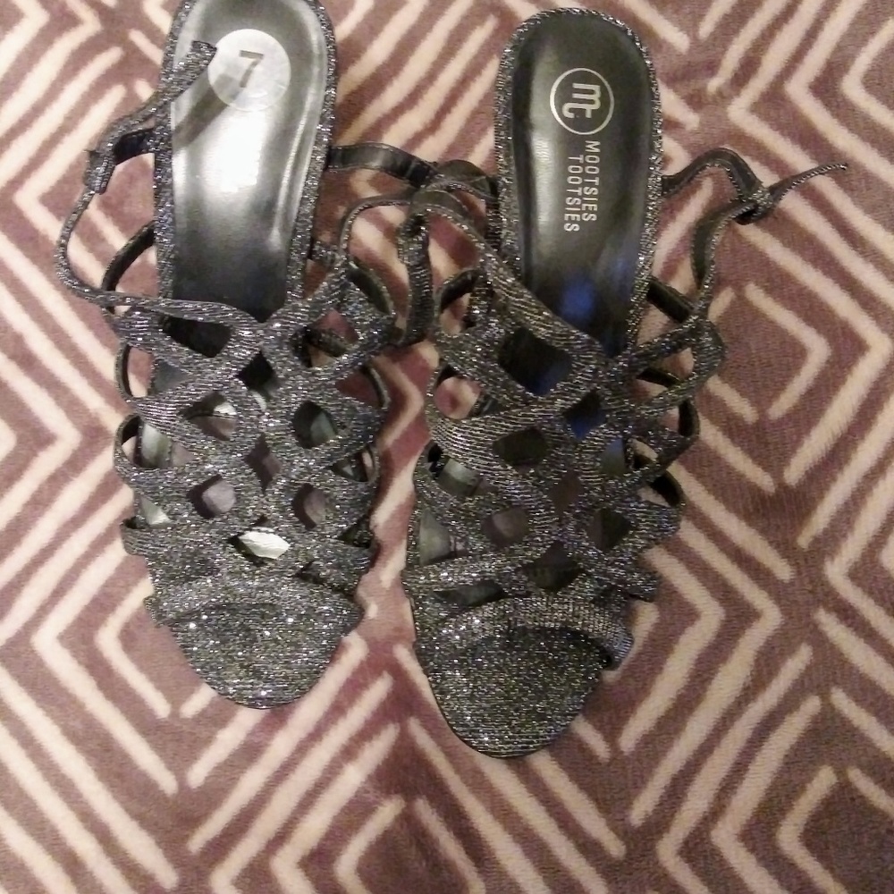 Shoes - Picture 2 of 5